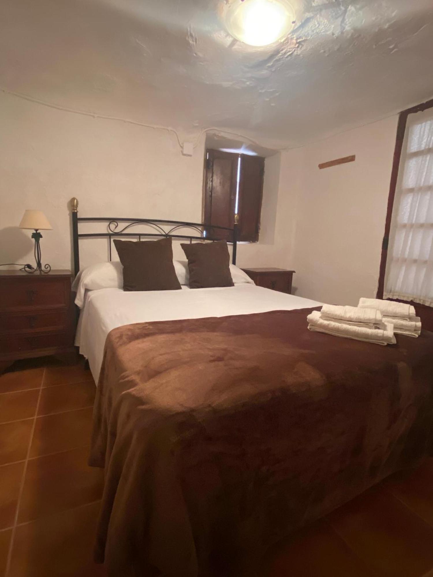 La Cueva Delola Apartment Alcala del Jucar Bagian luar foto